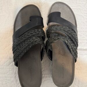 BareTraps Black and Gray Woven Sandals
